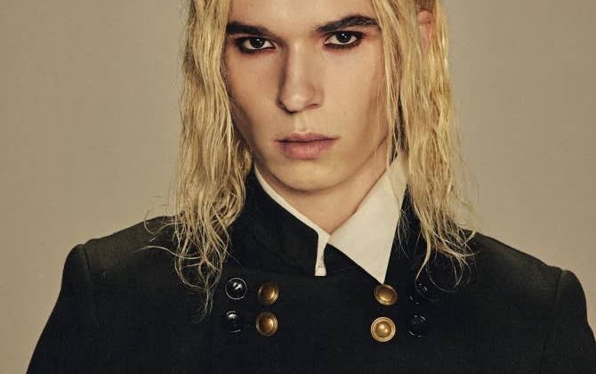 Download & Lyrics of the song 2hollis – Gold